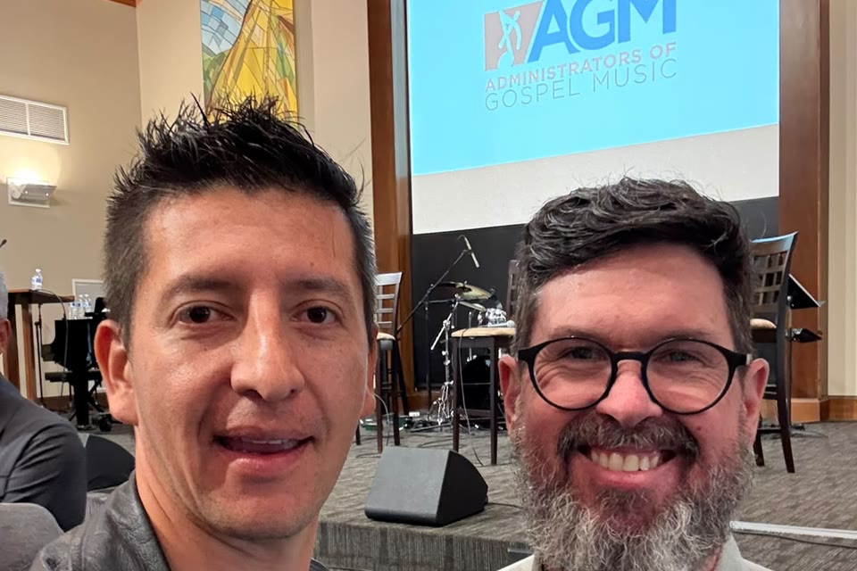 Carlos junto a Steve Harmeling durante una actividad de AGM